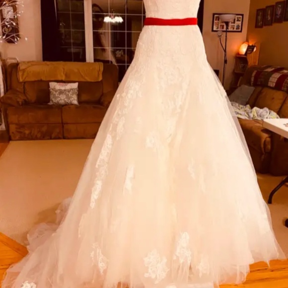 Enzoani Fatima Wedding dress size 2 - Picture 5 of 7